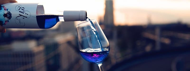 El anti- vino es de color azul
